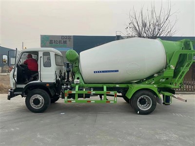 Горный автобетоносмеситель